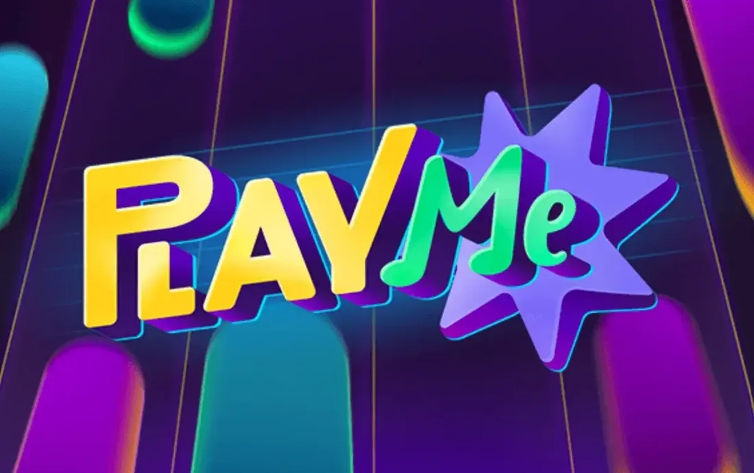 Affiche de Play Me : le logo du jeu sur des tuiles violettes et turquoise